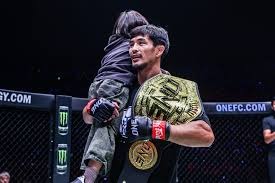 黑根斯抢断胡明轩 诺威尔送双手暴扣